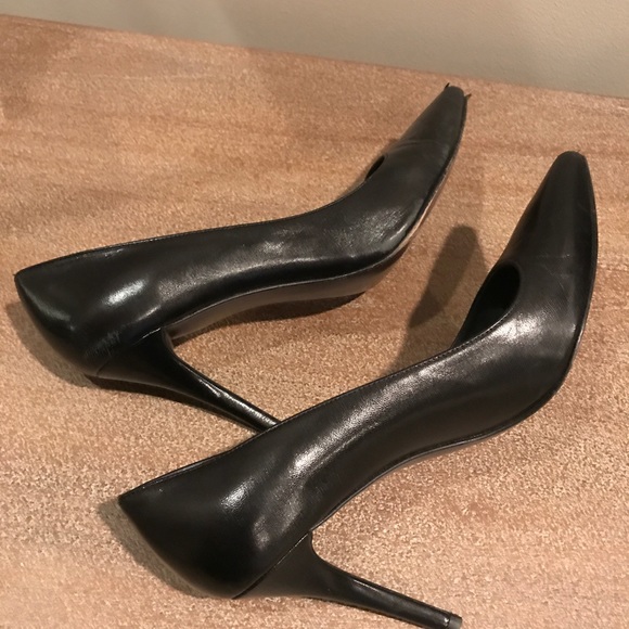 Stuart Weizmann Pumps - Picture 2 of 3